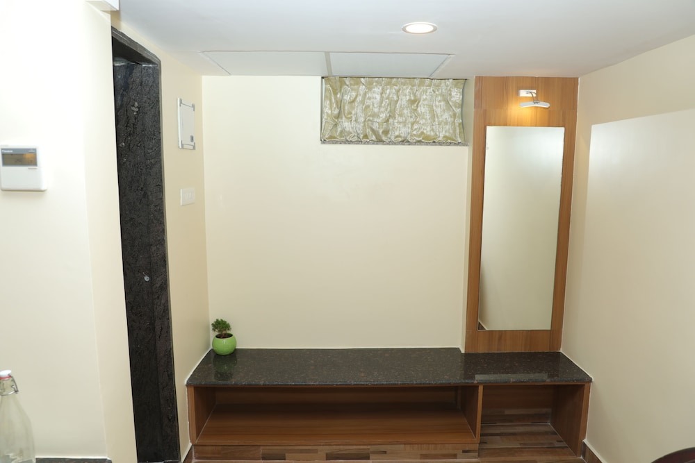 gadiraju palace convention centre and hotel