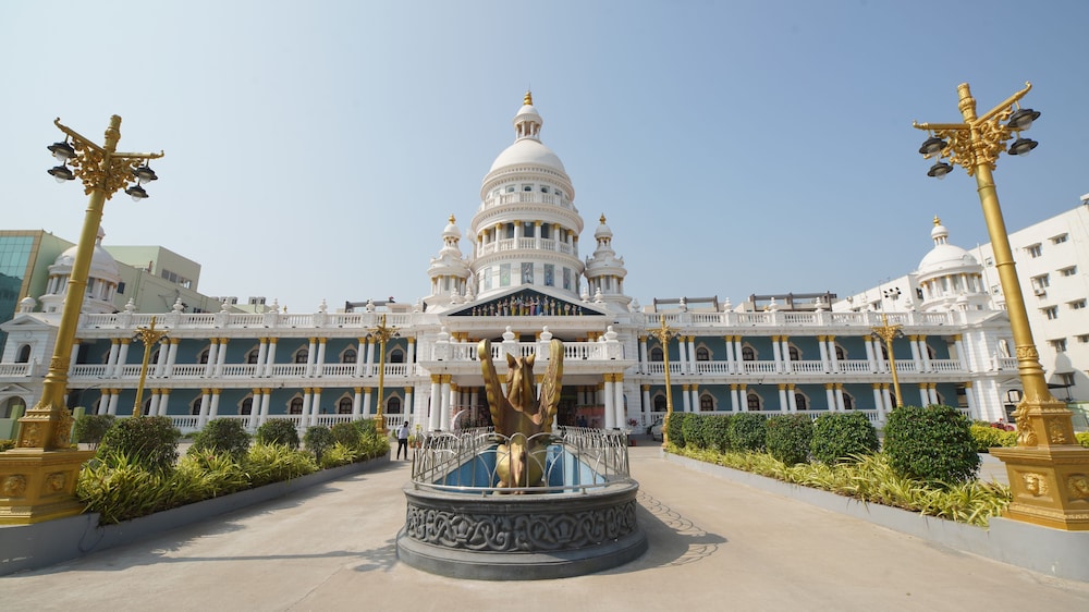 gadiraju palace convention centre and hotel