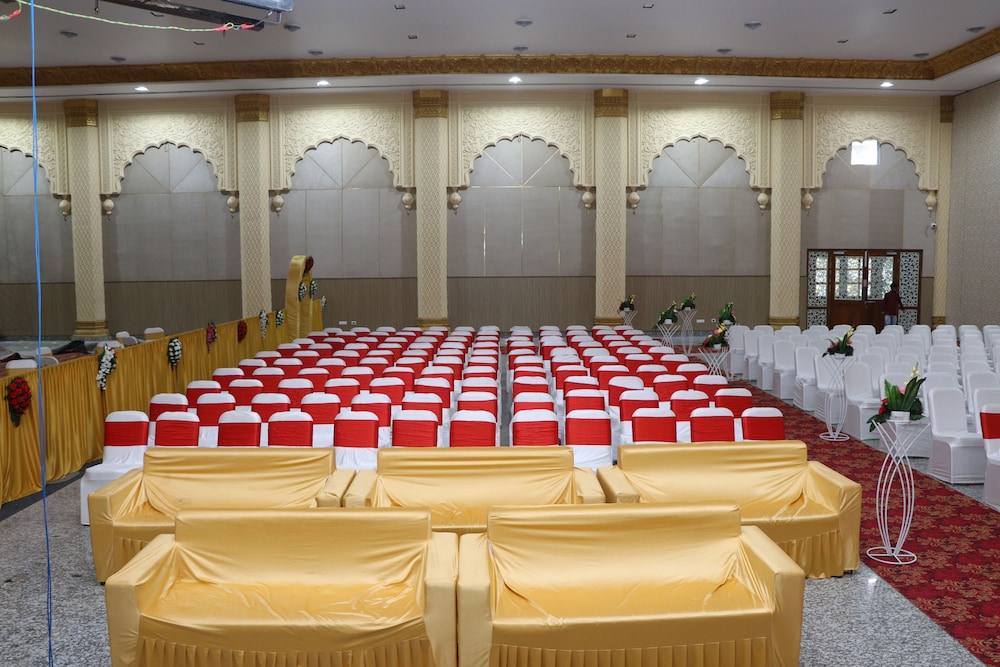 gadiraju palace convention centre and hotel