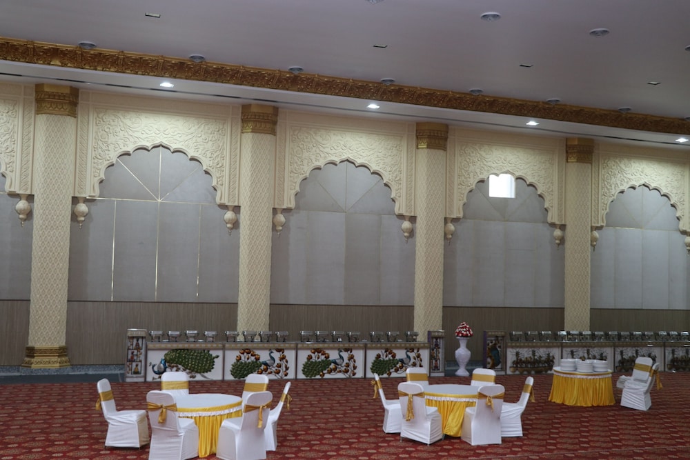 gadiraju palace convention centre and hotel