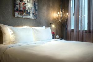 bespoke trendy hotel hanoi