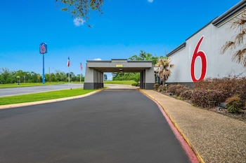 motel 6 henderson tx
