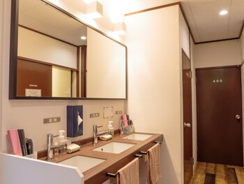 j hoppers hiroshima guesthouse hostel