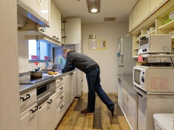 j hoppers hiroshima guesthouse hostel