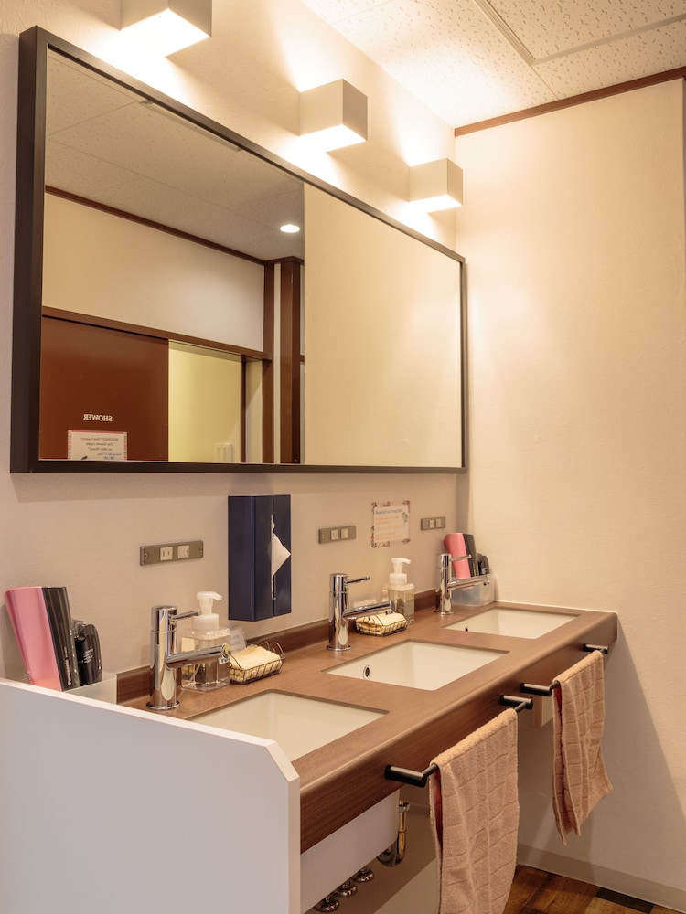 j hoppers hiroshima guesthouse hostel