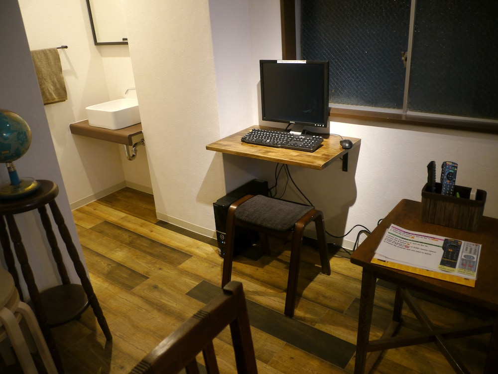 j hoppers hiroshima guesthouse hostel