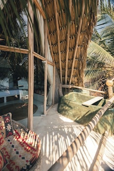 eteka slow beach hotel