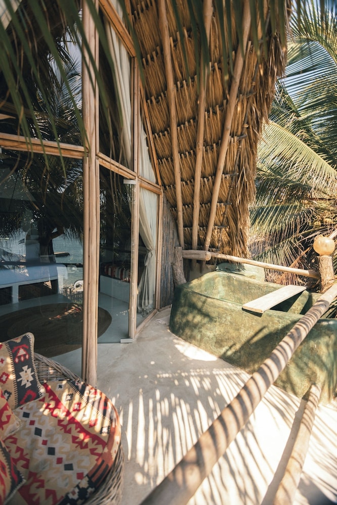 eteka slow beach hotel
