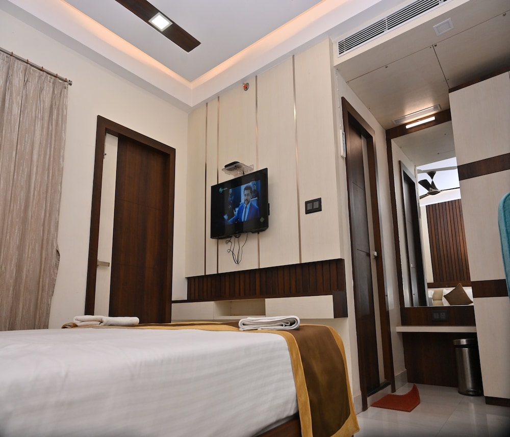 hotel silver land