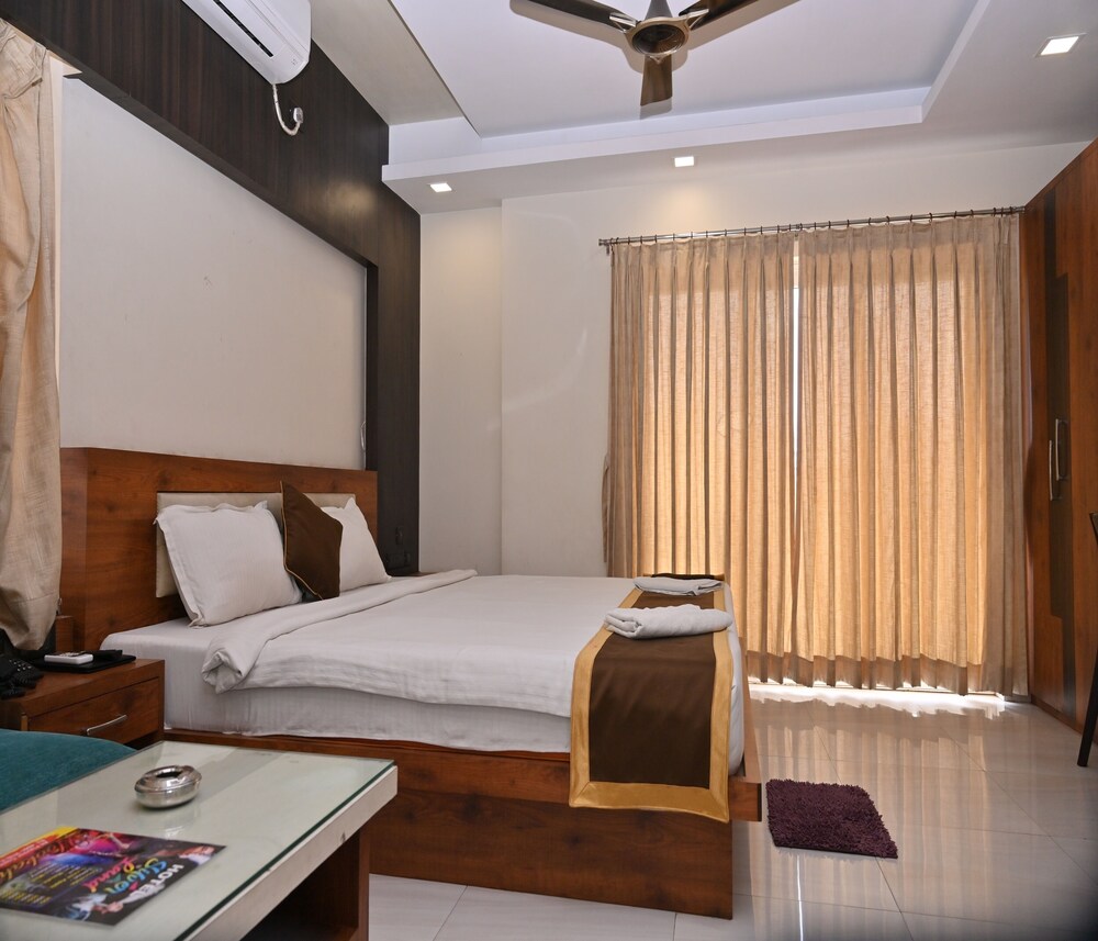 hotel silver land