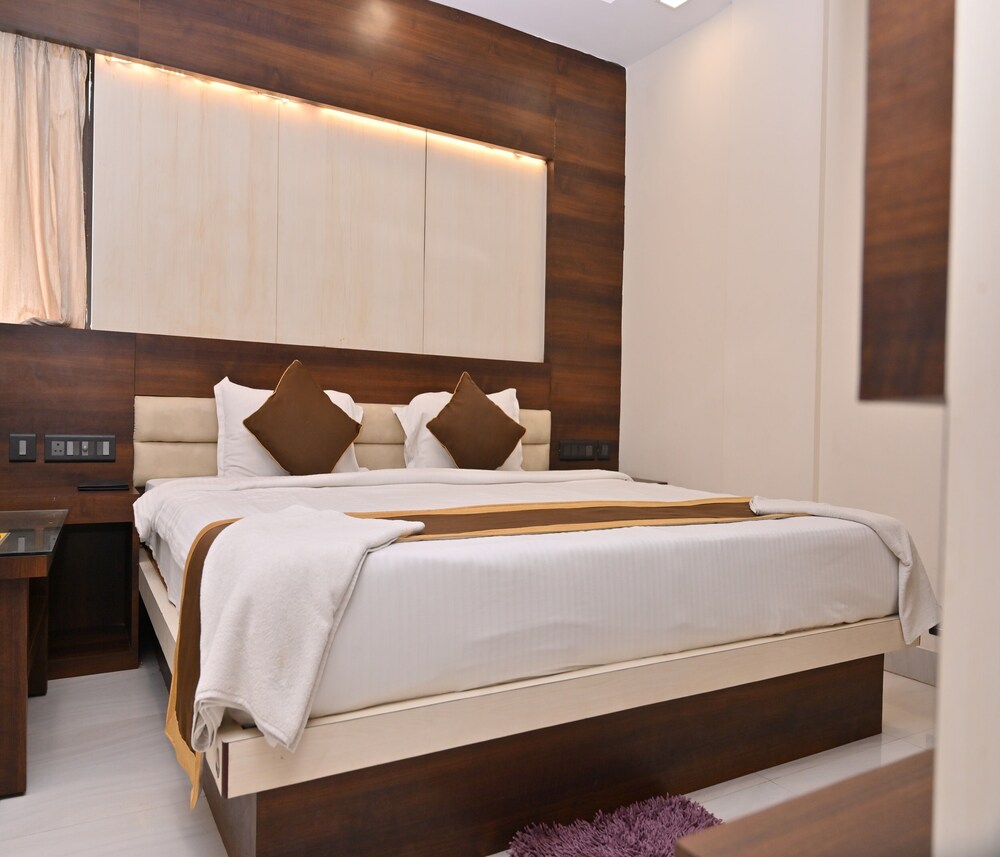 hotel silver land