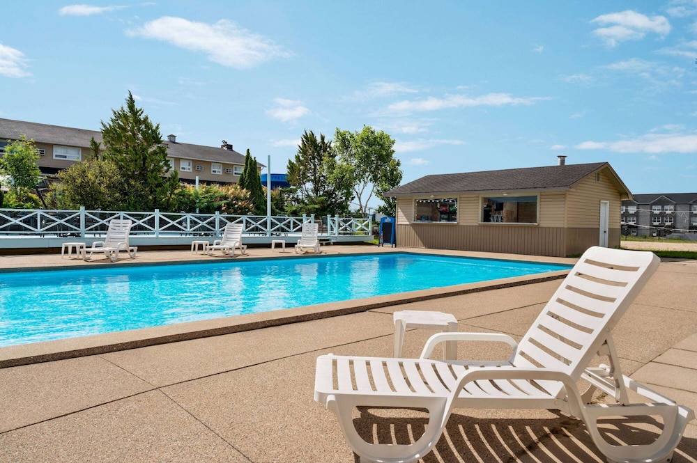 Days Inn By Wyndham Fredericton,Woodstock>>Fredericton,3 star