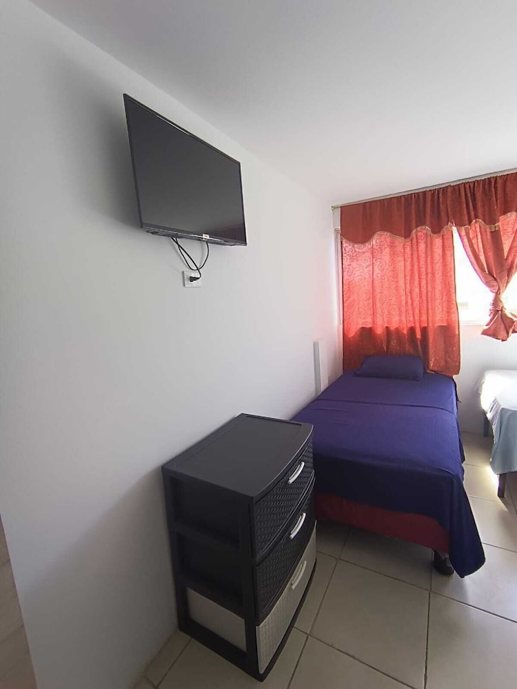 hostal venecia tu casa en manta