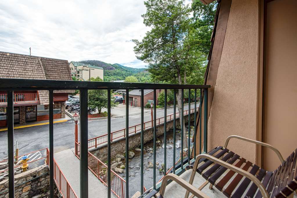 quality inn creekside downtown gatlinburg