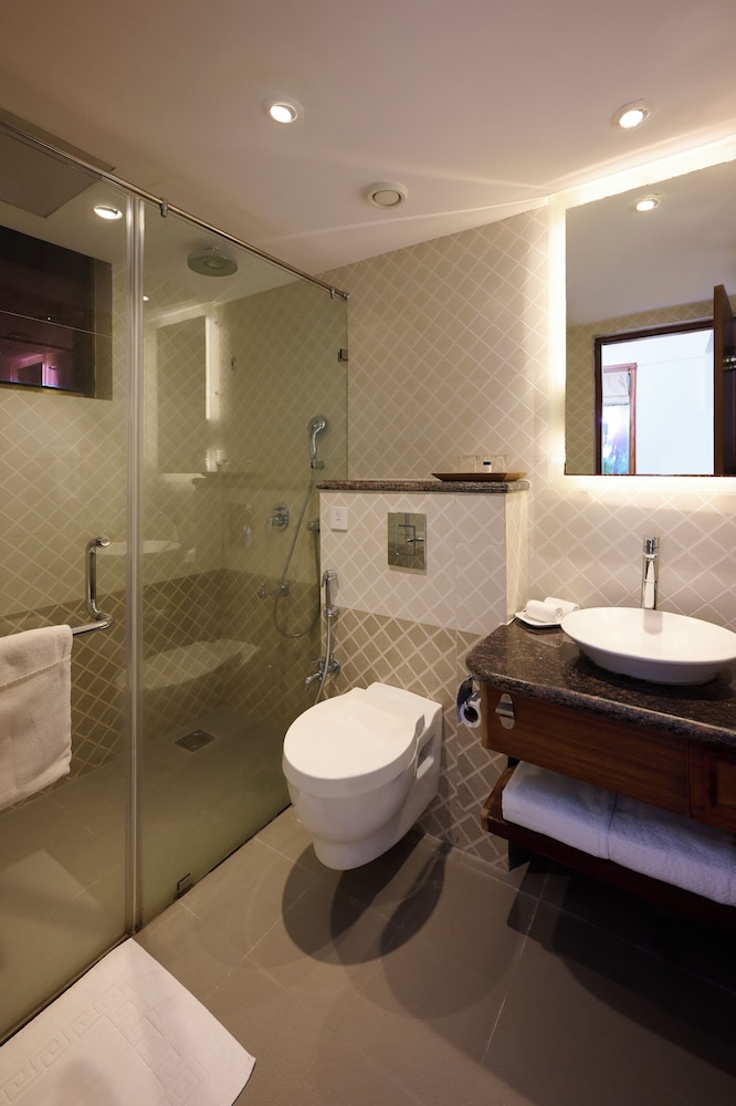 sea breeze sarovar portico varca goa