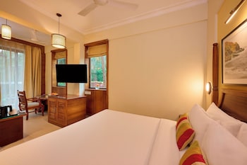 sea breeze sarovar portico varca goa