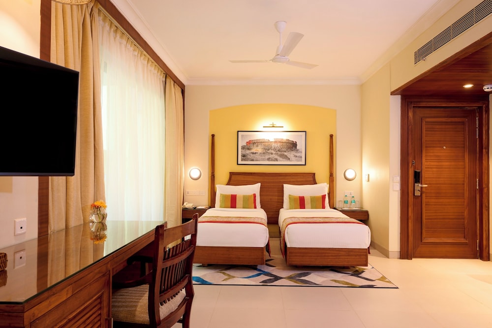 sea breeze sarovar portico varca goa
