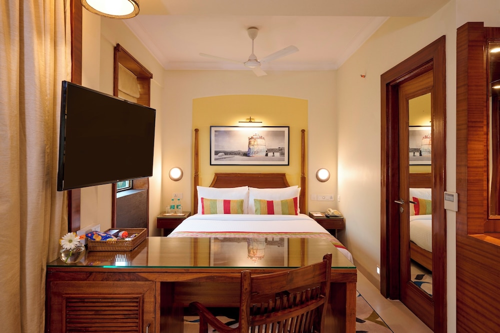 sea breeze sarovar portico varca goa