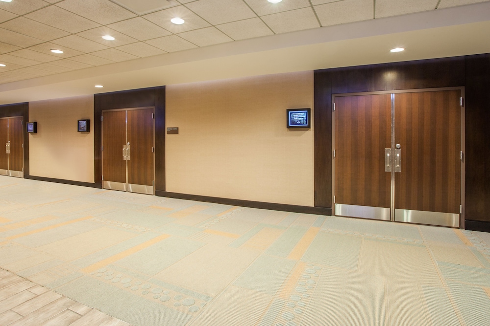 crowne plaza lombard downers grove by ihg