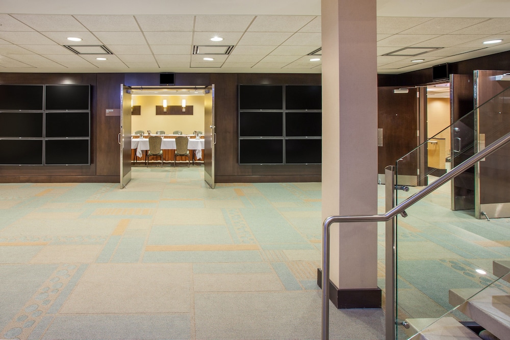 crowne plaza lombard downers grove by ihg