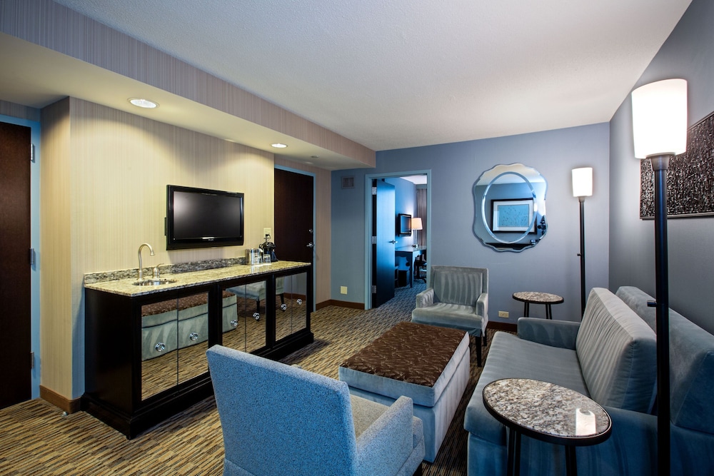 crowne plaza lombard downers grove by ihg