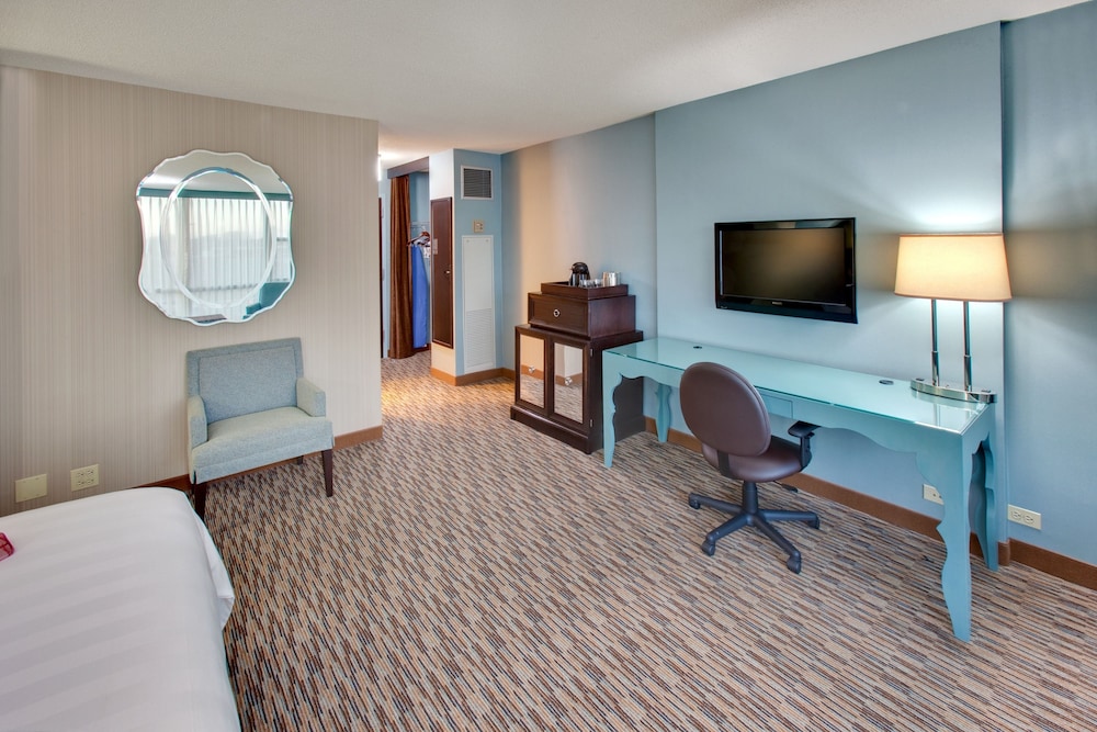 crowne plaza lombard downers grove by ihg