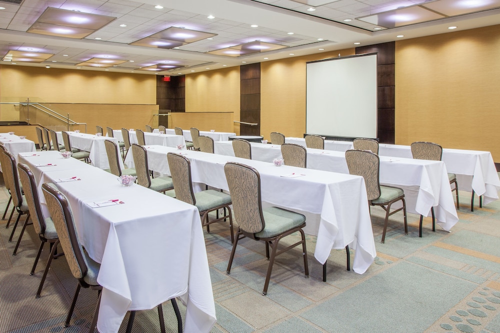 crowne plaza lombard downers grove by ihg
