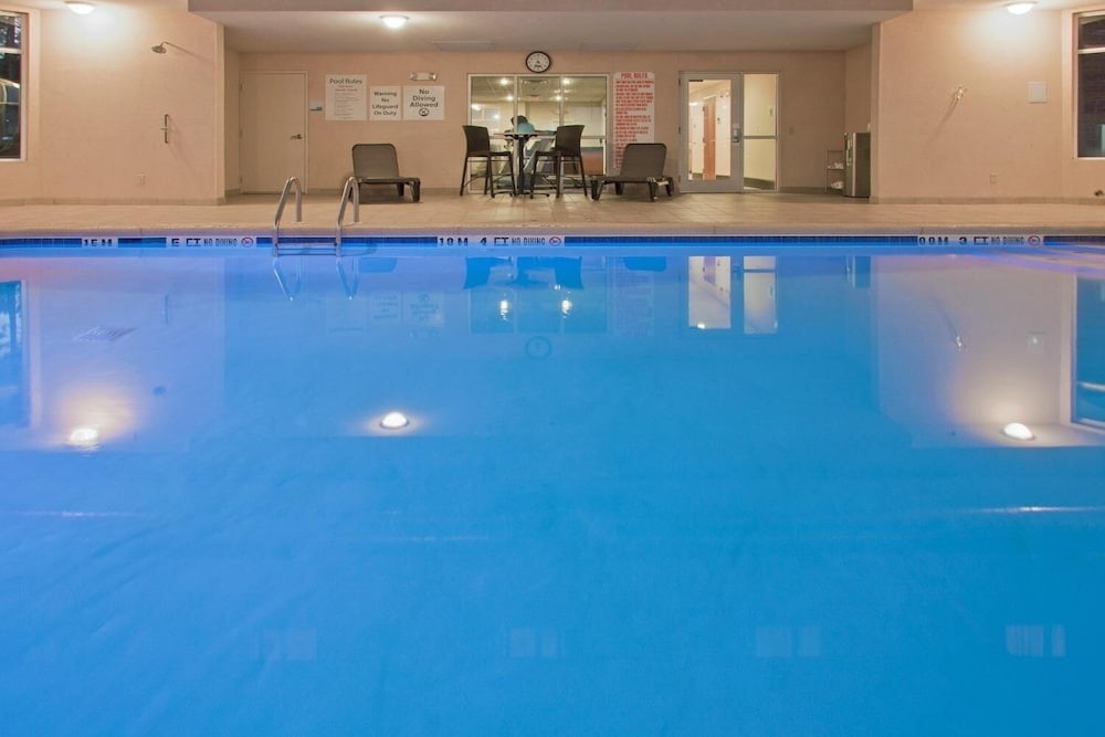 holiday inn express hotel and suites bainbridge by ihg