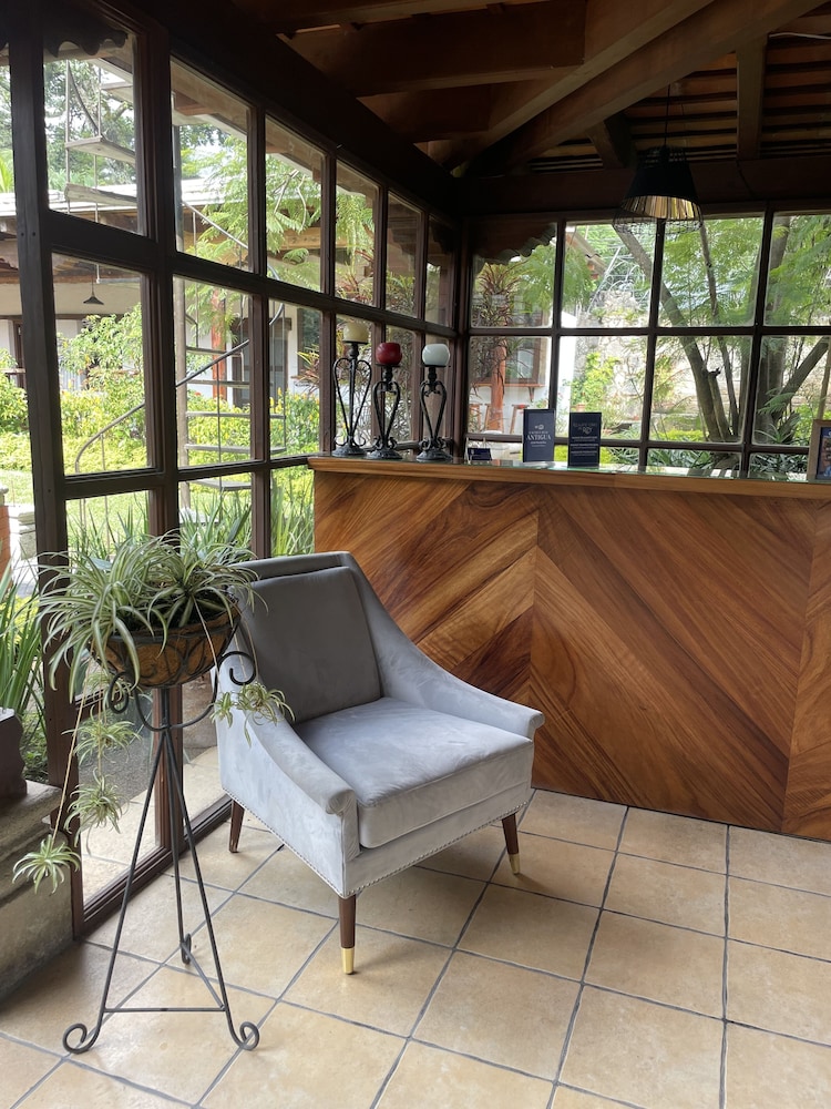 hotel cacique real la merced