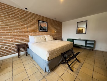 hotel cacique real la merced