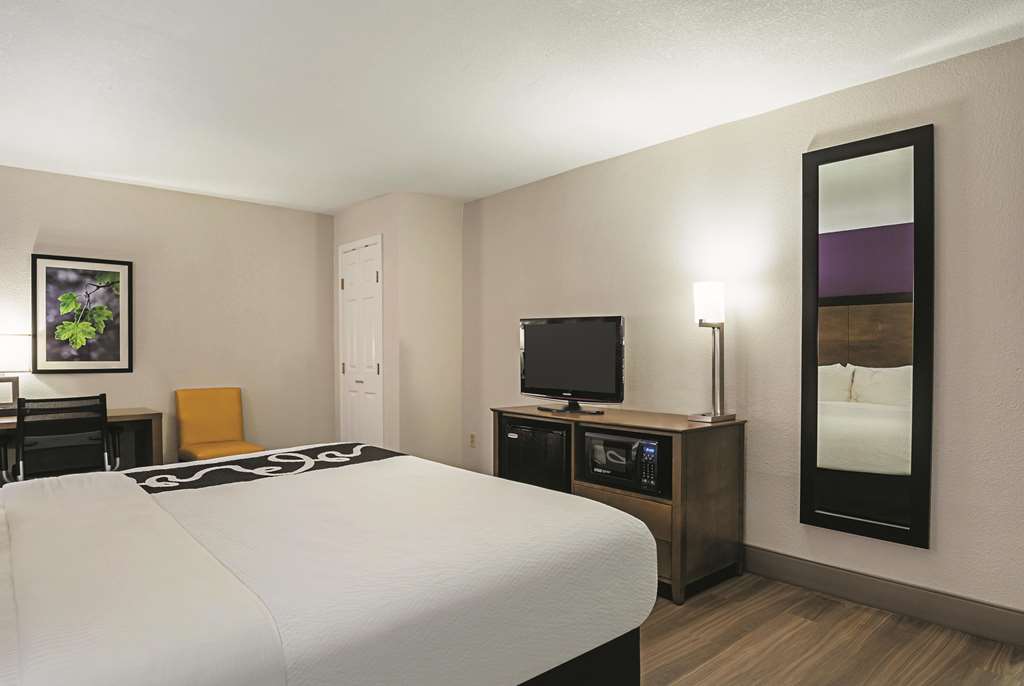 wingate by wyndham galveston beachfront at the seawall