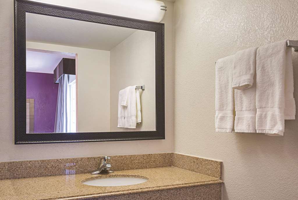 wingate by wyndham galveston beachfront at the seawall