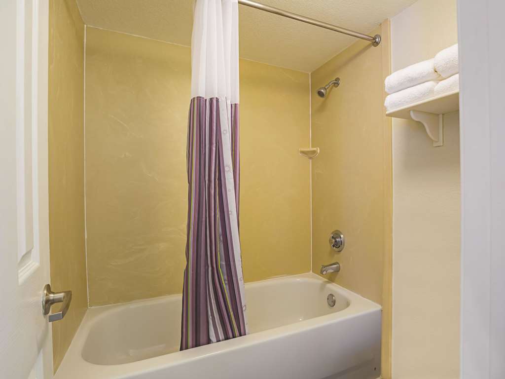 wingate by wyndham galveston beachfront at the seawall