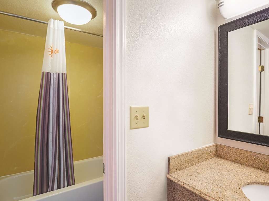 wingate by wyndham galveston beachfront at the seawall