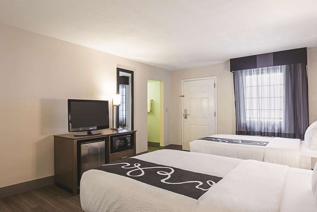 wingate by wyndham galveston beachfront at the seawall