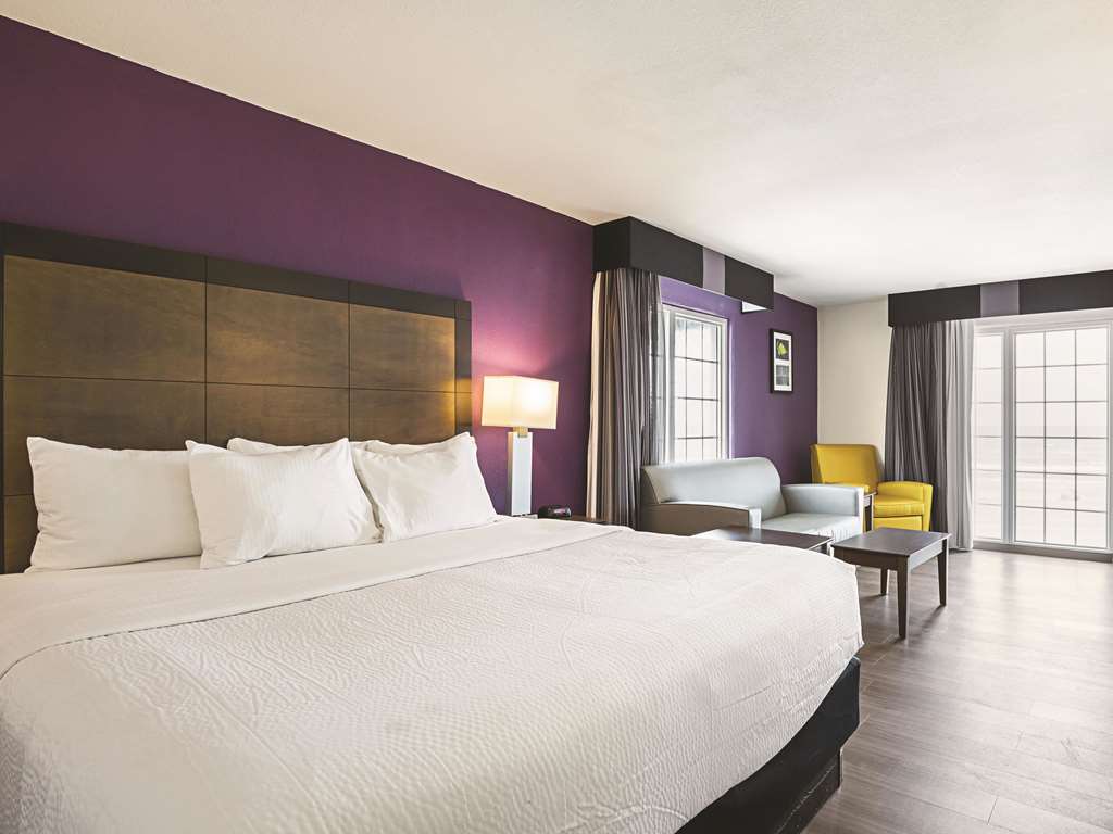 wingate by wyndham galveston beachfront at the seawall