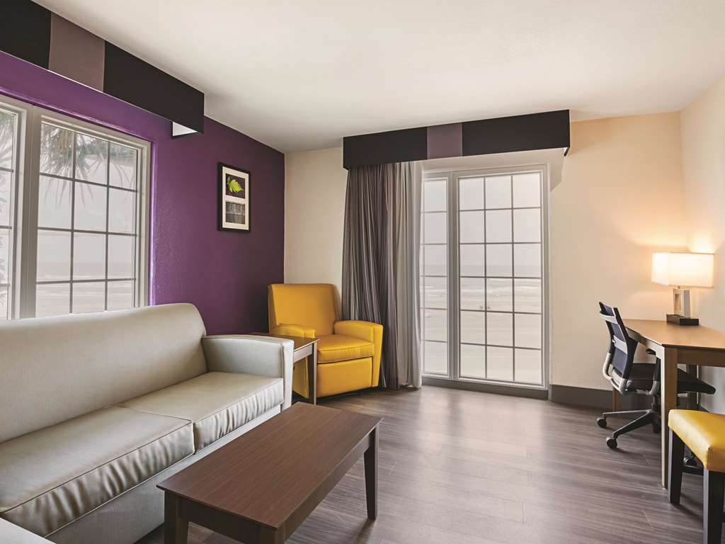 wingate by wyndham galveston beachfront at the seawall