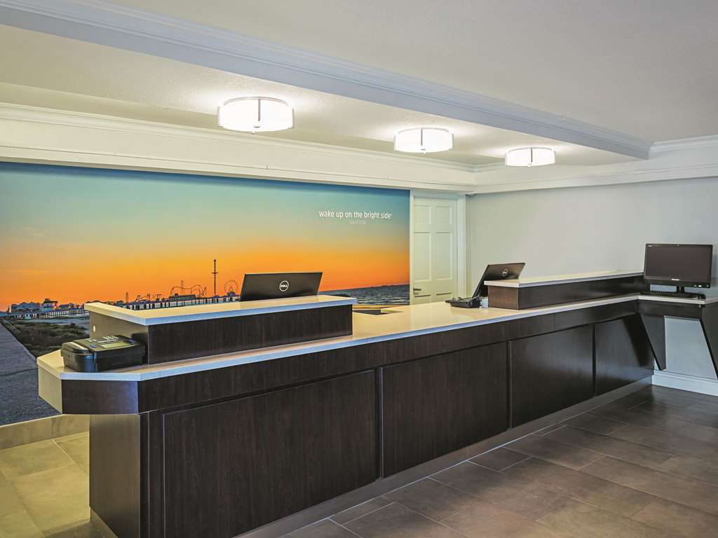 wingate by wyndham galveston beachfront at the seawall