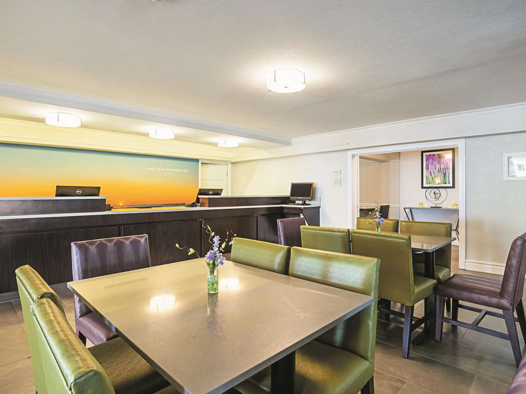 wingate by wyndham galveston beachfront at the seawall