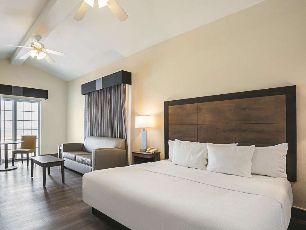 wingate by wyndham galveston beachfront at the seawall