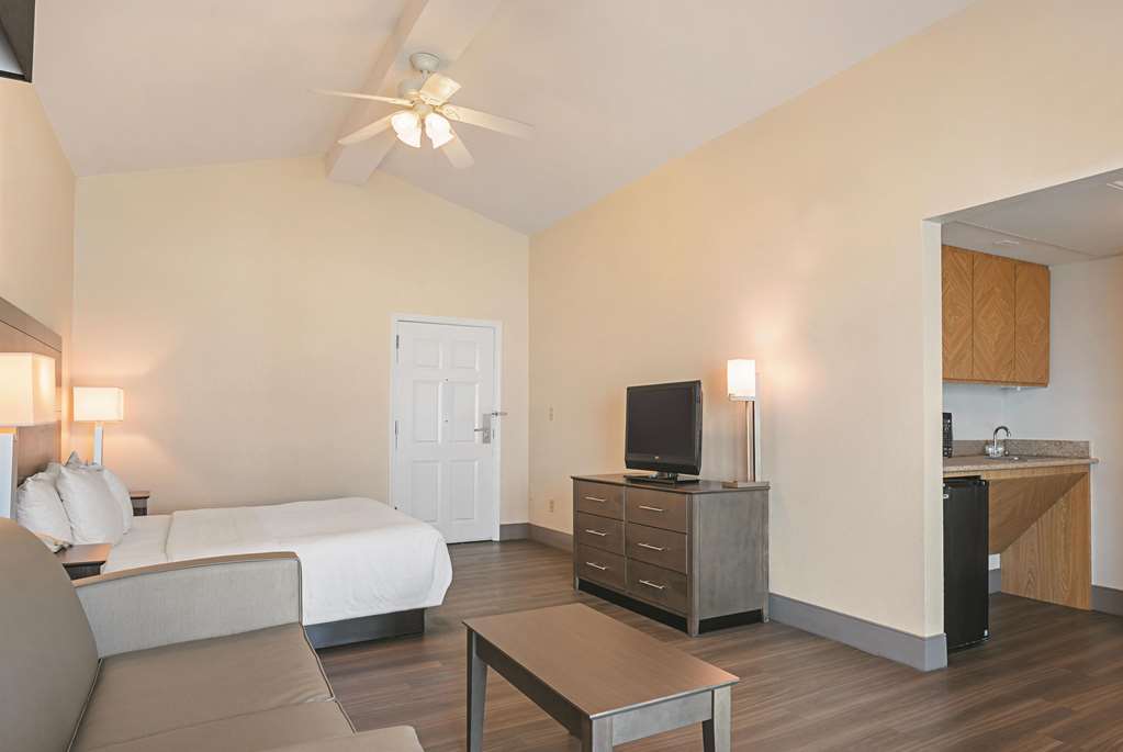wingate by wyndham galveston beachfront at the seawall