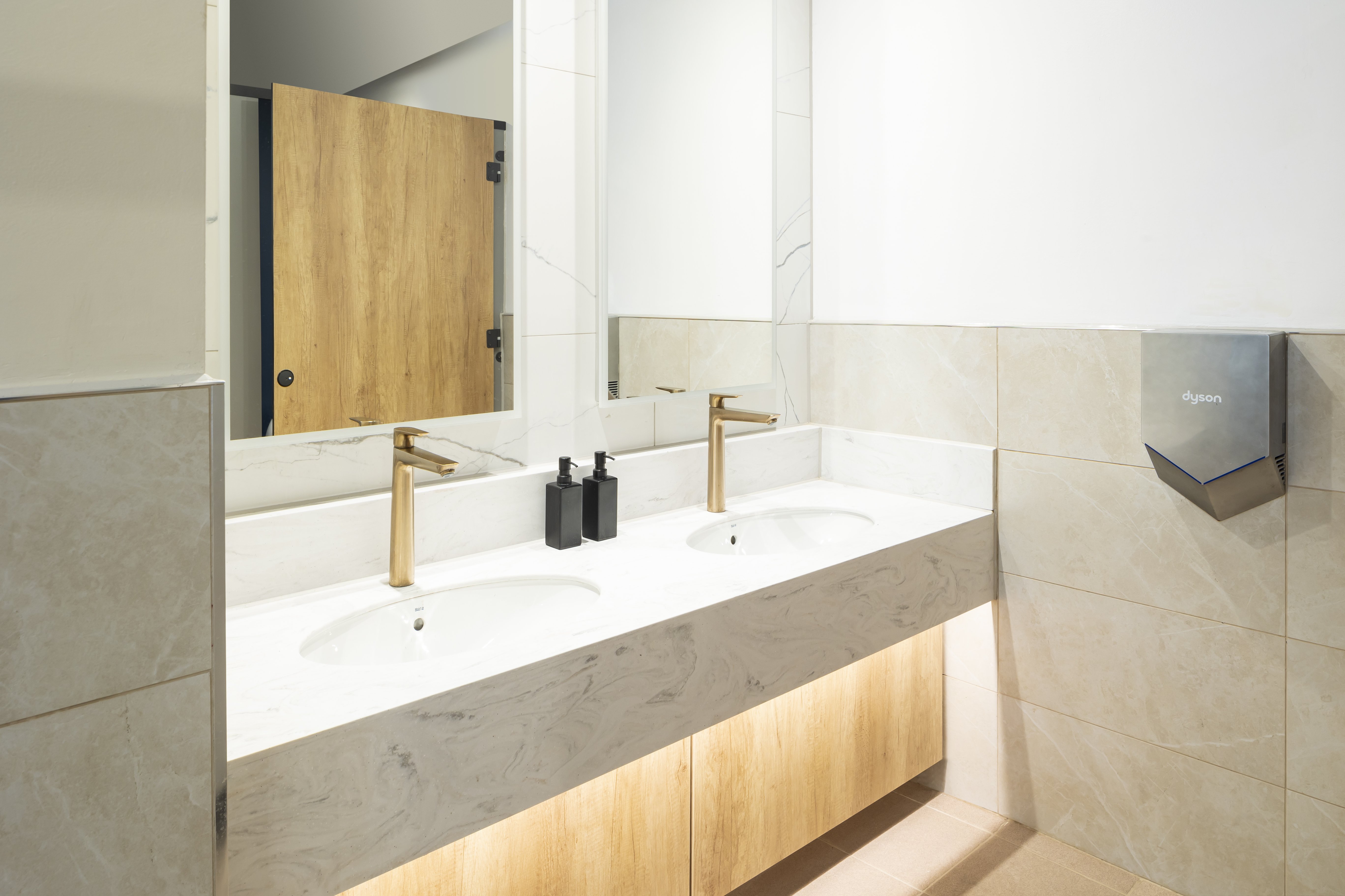 holiday inn gloucester cheltenham by ihg