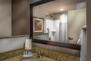 courtyard by marriott greensboro airport