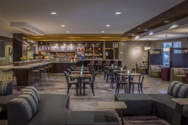 courtyard by marriott greensboro airport