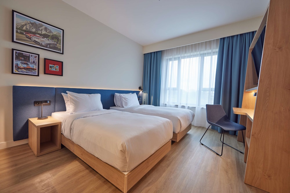 hampton by hilton poznan swarzedz