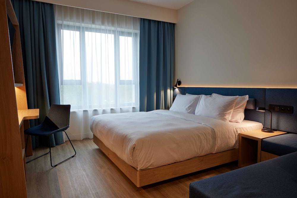 hampton by hilton poznan swarzedz