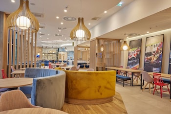 hampton by hilton poznan swarzedz