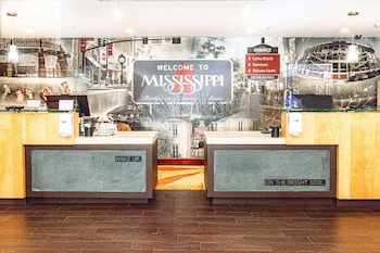 La Quinta Inn & Suites By Wyndham Starkville At Msu,Natchez>>Columbus,3 star
