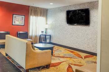 La Quinta Inn & Suites By Wyndham Starkville At Msu,Natchez>>Columbus,3 star