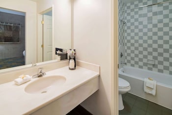 la quinta inn and suites by wyndham irvine spectrum